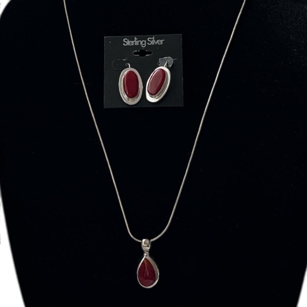 Vintage Silver Dark Red/Burgandy Stone Pendant Necklace and Earrings Set -NWT